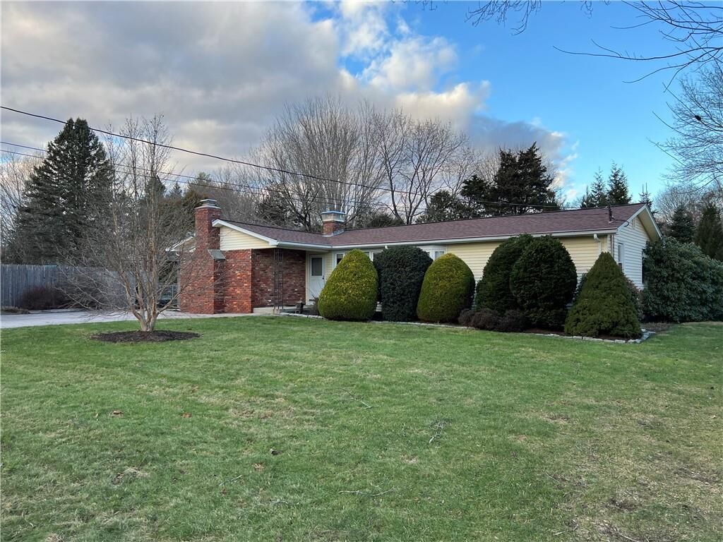 Property Photo:  471 Annaquatucket Road Road  RI 02852