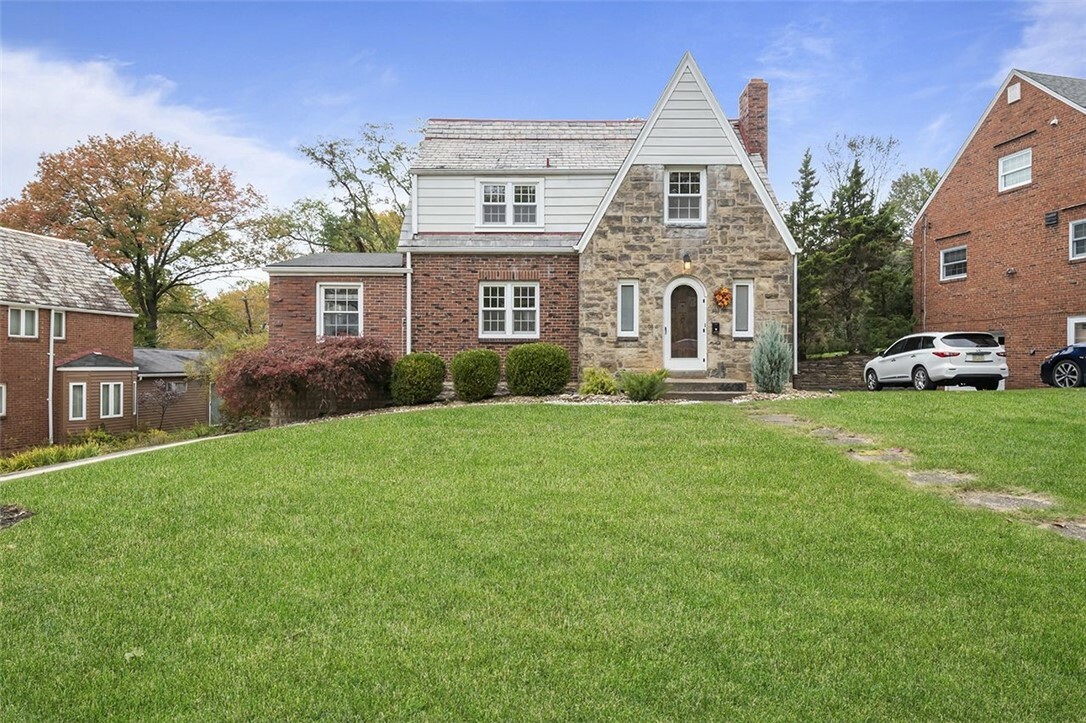 Property Photo:  4608 Rolling Hills Rd  PA 15236 