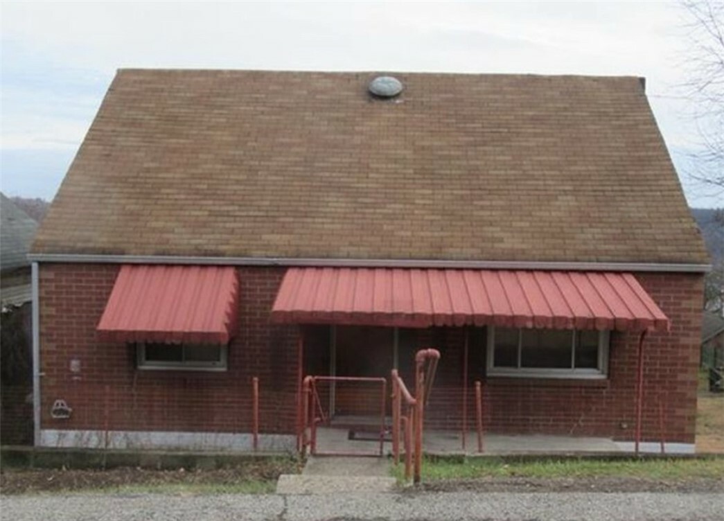 Property Photo:  105 Teeple Ave  PA 15033 