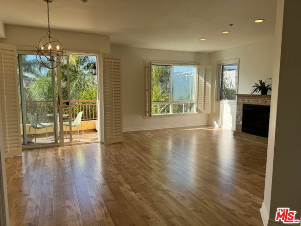 Property Photo:  320  S Willaman Dr 401  CA 90048 