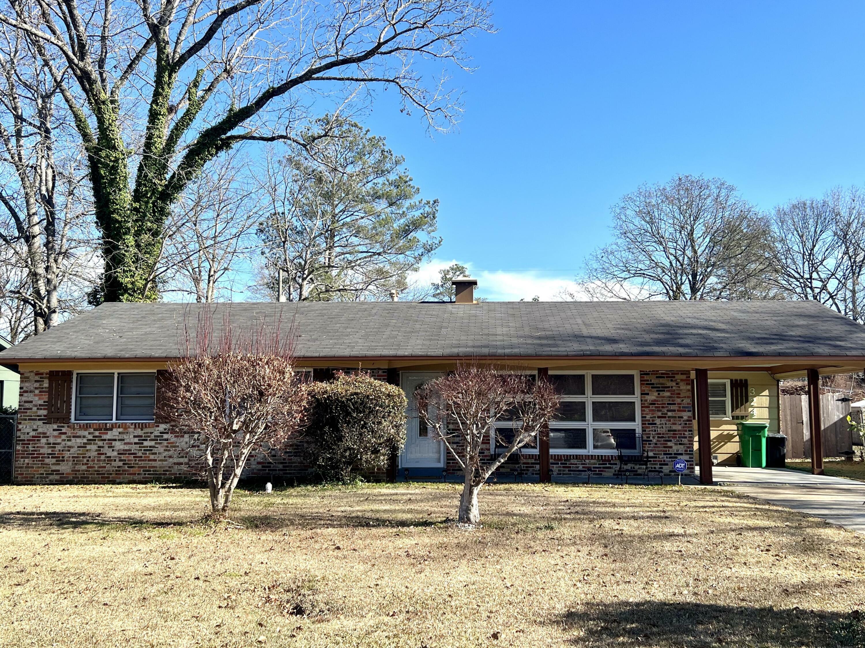 Property Photo:  324 Florence St  MS 39702 