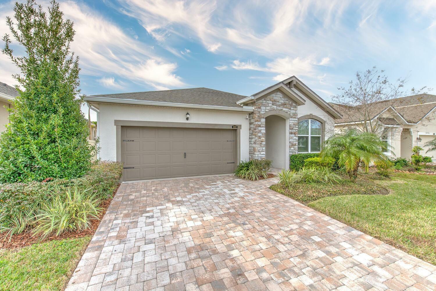 Property Photo:  11621 Blue Woods Drive  FL 33569 