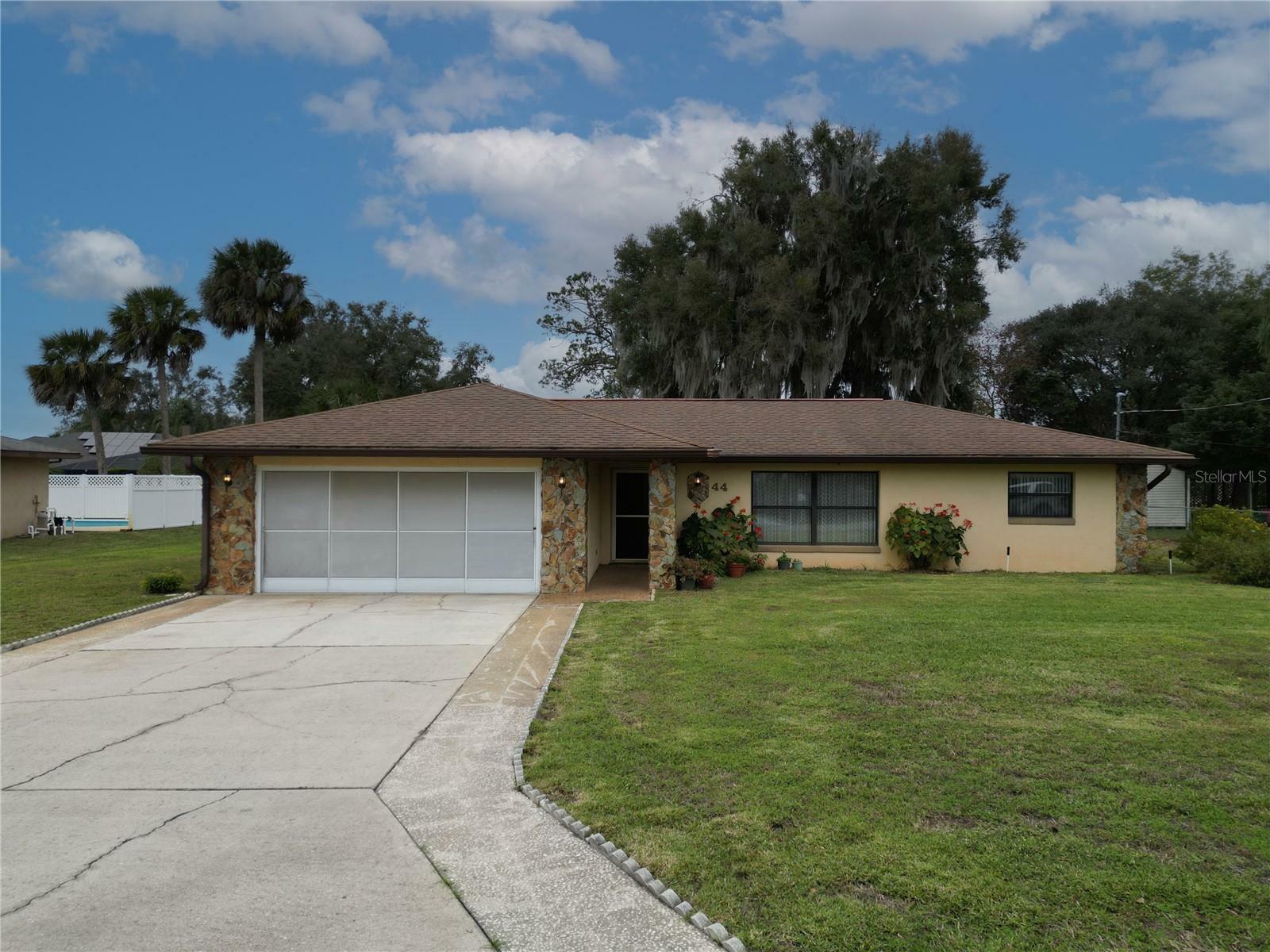 Property Photo:  44 SE Chinica Drive  FL 34491 