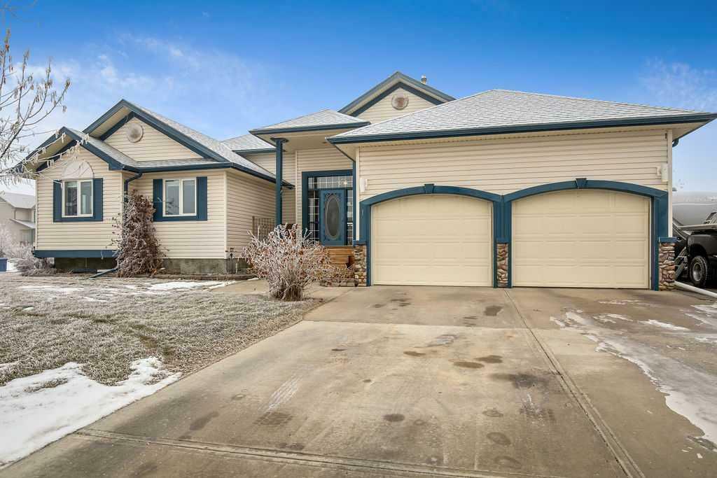 Property Photo: 1 Henderson Bay NE AB T0J 1X1
