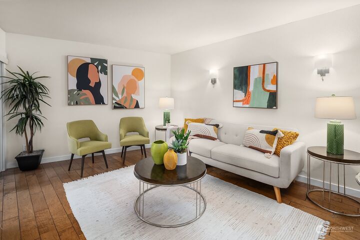 Property Photo: 900 Summit Avenue E 203 WA 98102