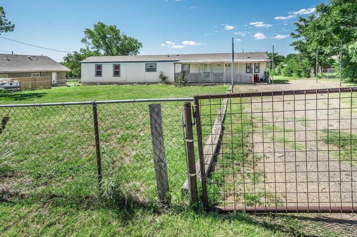 Property Photo:  317 W Studebaker Avenue  TX 79108 