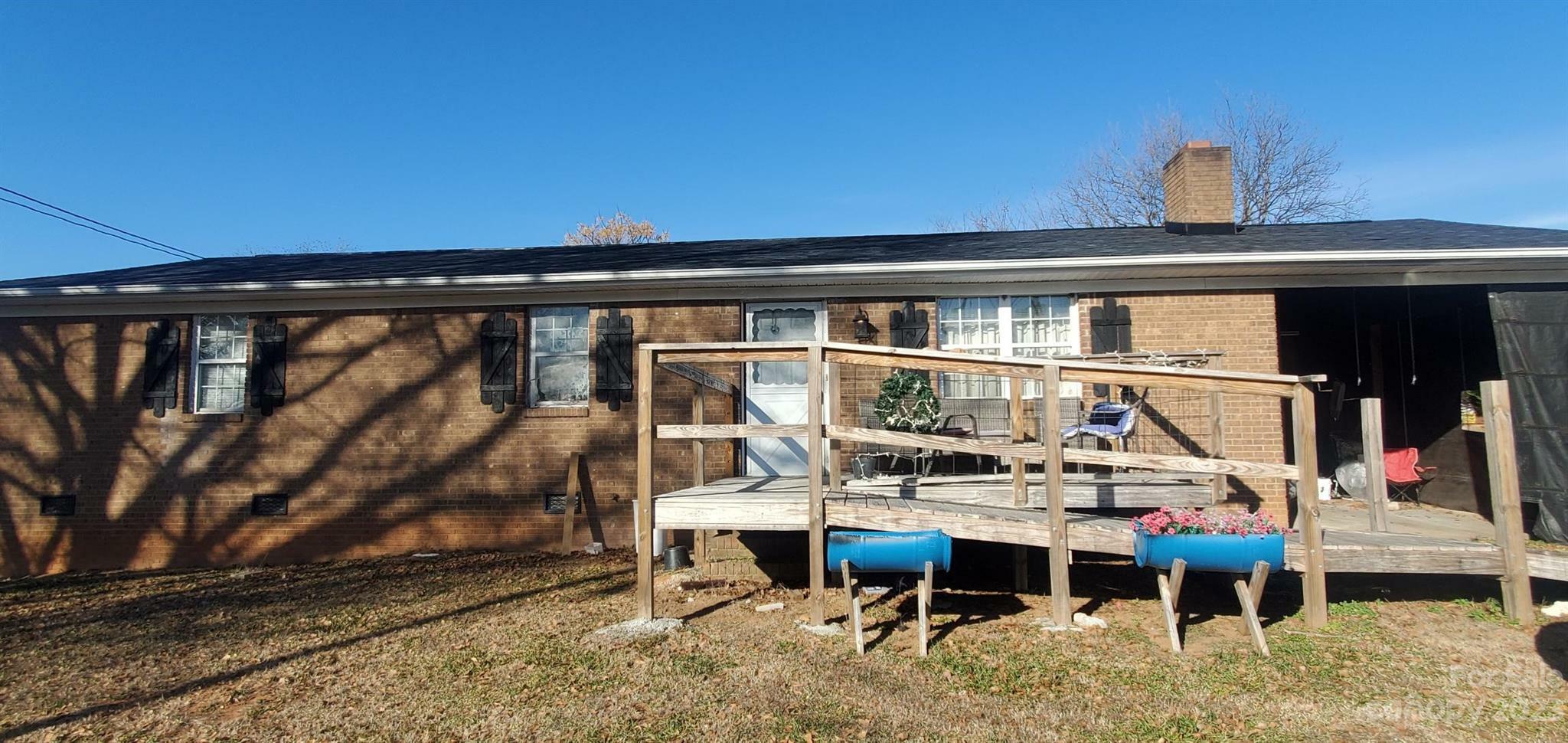 Property Photo:  612 E Main Street  NC 28034 