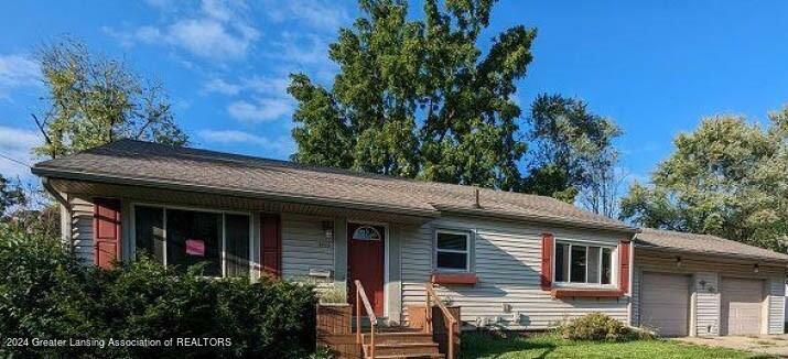 Property Photo:  1401 Oak Street  MI 48906 