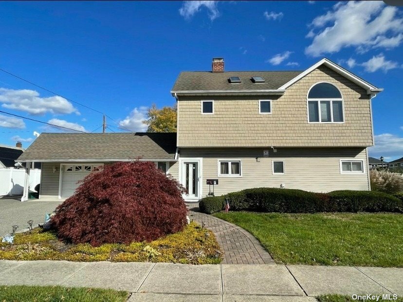 Property Photo:  7 Wisp Lane  NY 11793 