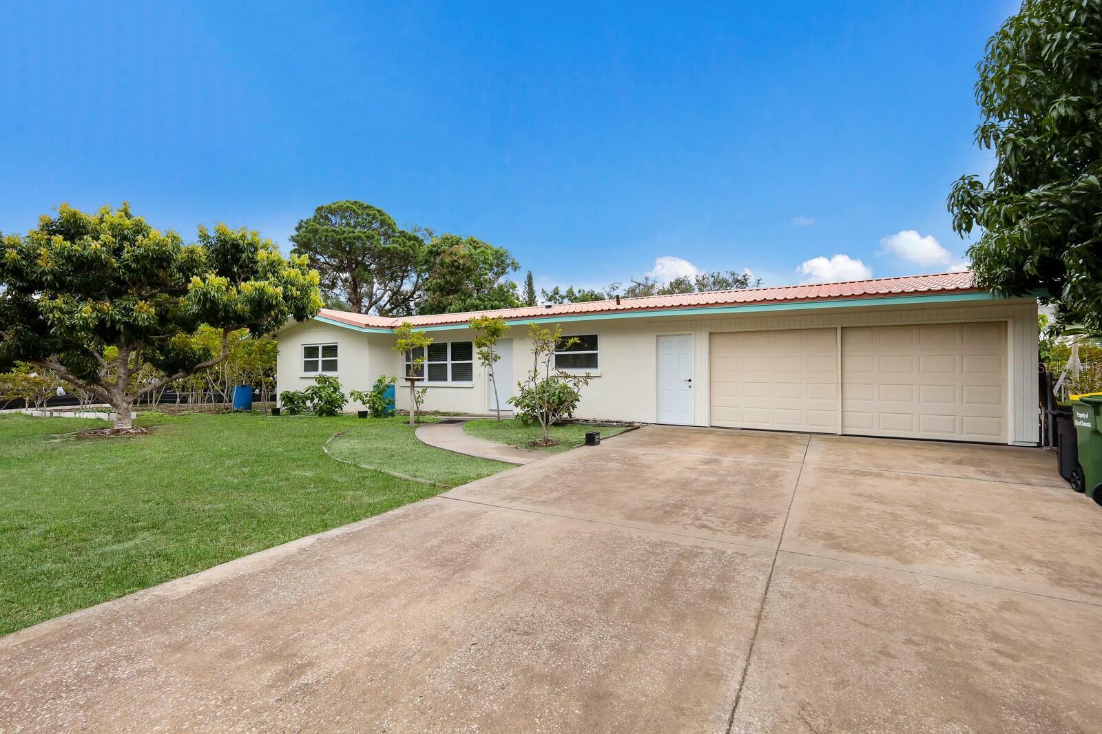 Property Photo:  2024 Datura Street  FL 34239 