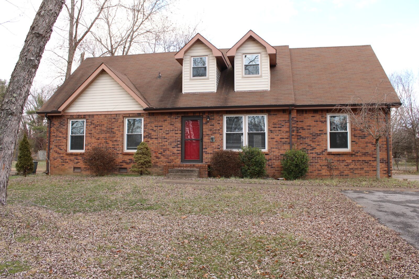 Property Photo:  327 Kelsey Dr  TN 37042 