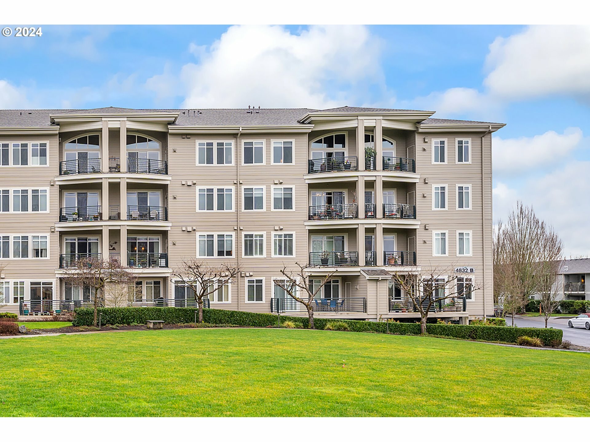 Property Photo: 4832 NW Promenade Ter 421 OR 97229