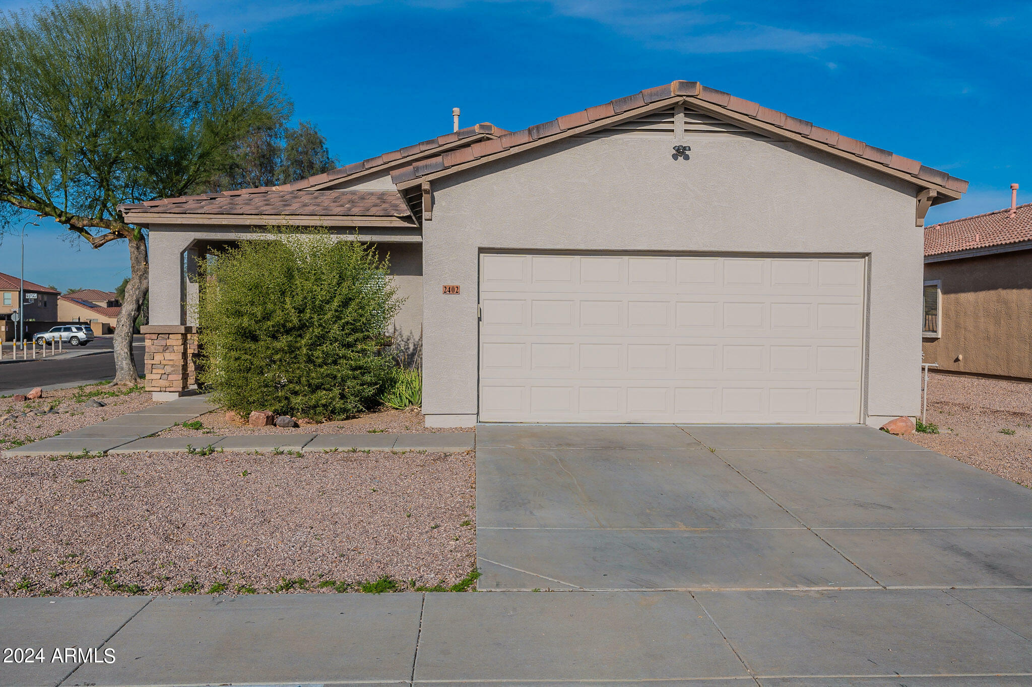 Property Photo:  2402 N 92nd Glen  AZ 85037 