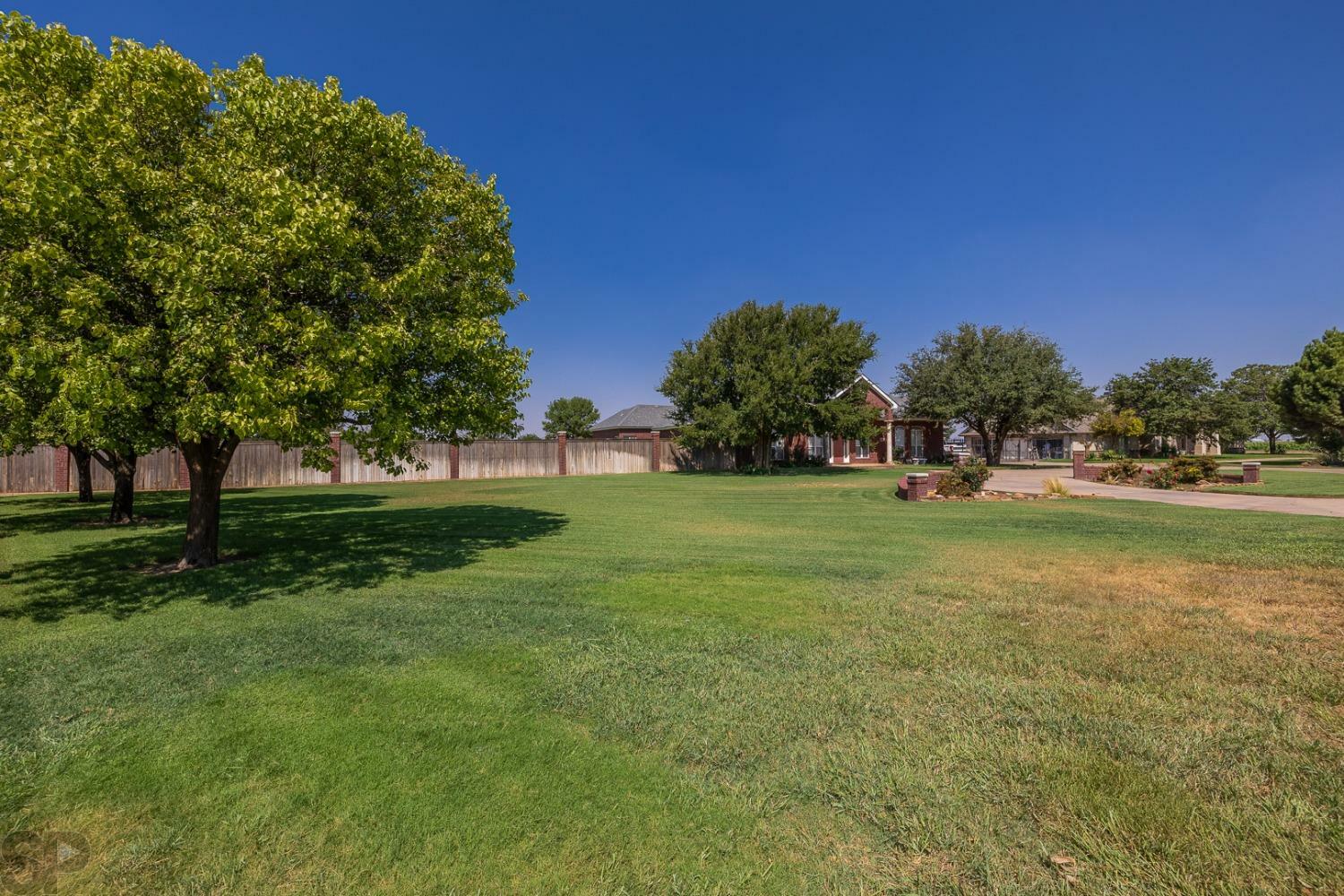 Property Photo:  5004 County Road 1425  TX 79407 