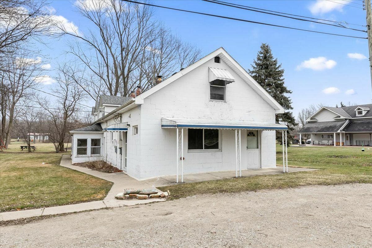 Property Photo:  31543 W Jefferson Avenue  MI 48173 9436 