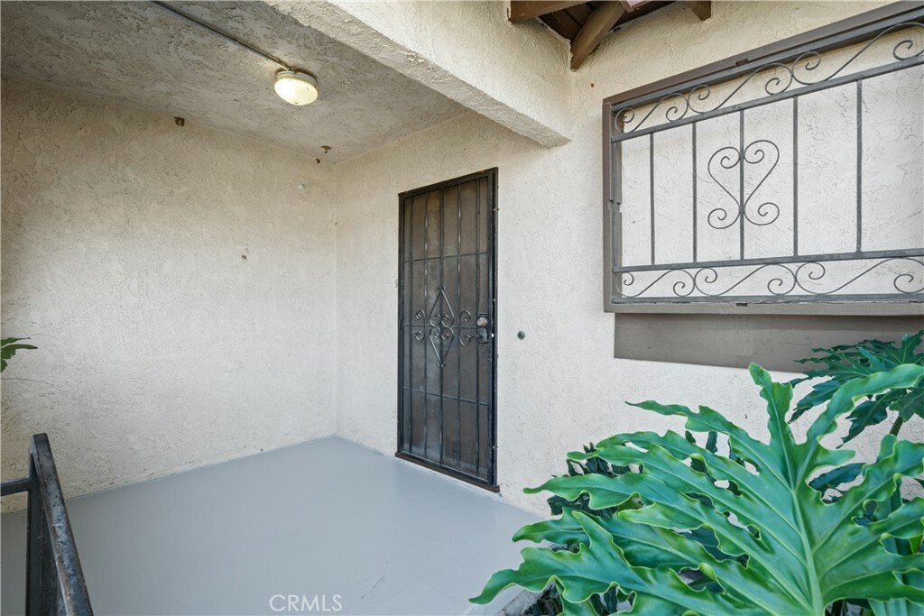 Property Photo:  10039 Montgomery Avenue  CA 91343 