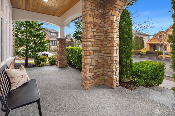 Property Photo:  2450 NE Davis Loop  WA 98029 