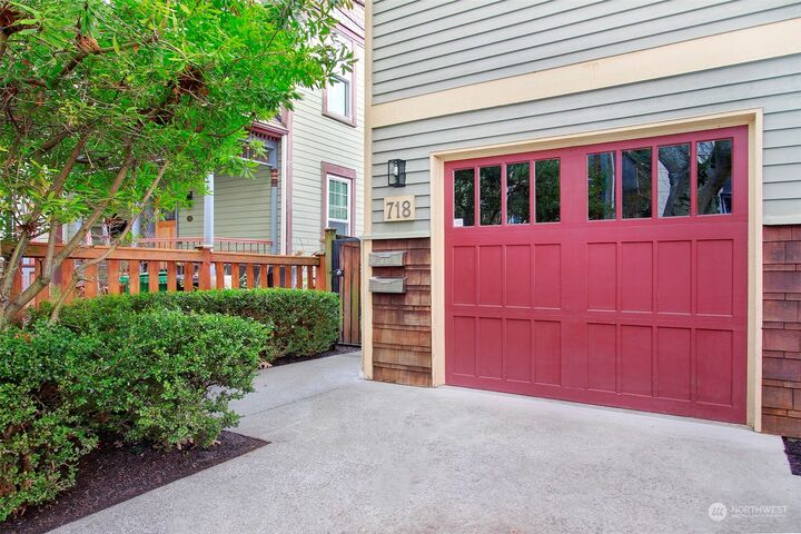 Property Photo:  718 26th Avenue S A  WA 98144 