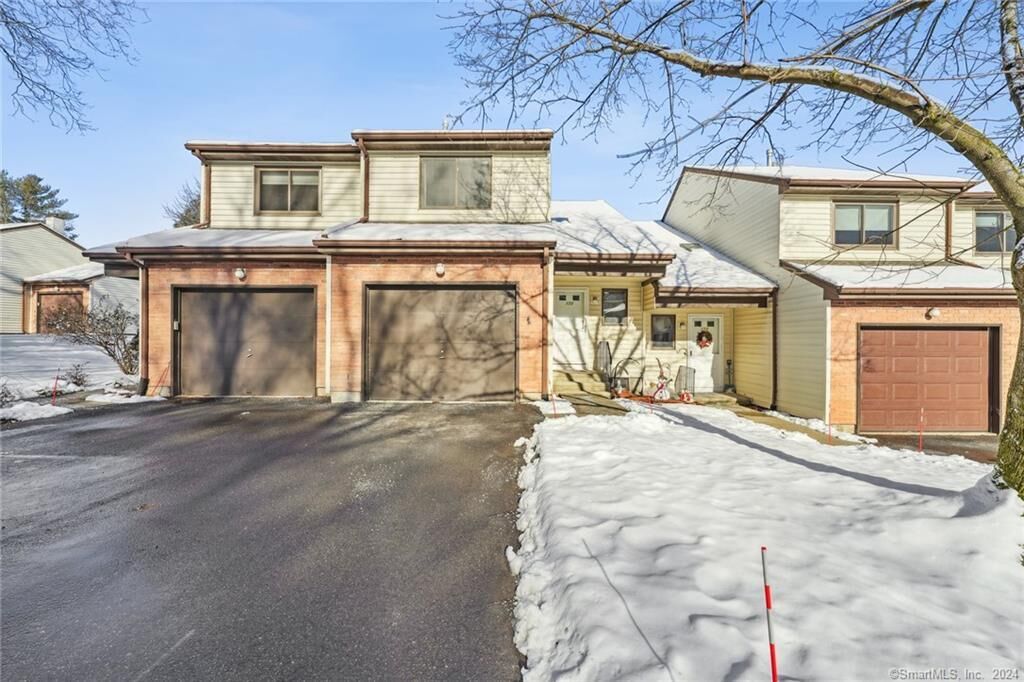 Property Photo: 17 Oak Forest Drive 2 CT 06042