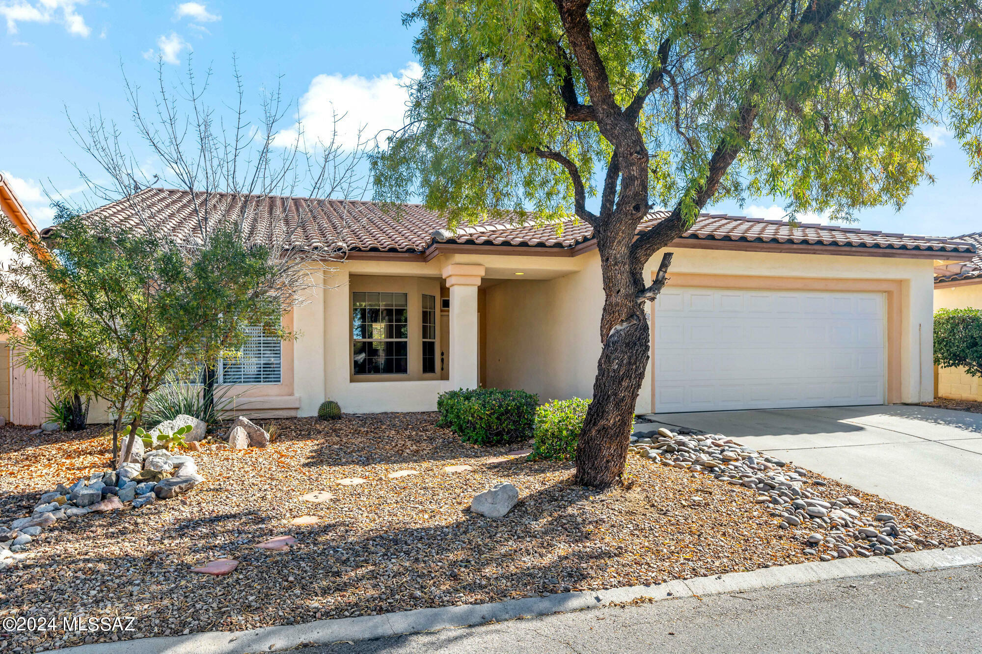 Property Photo:  9950 N Crystal Spring Place  AZ 85742 