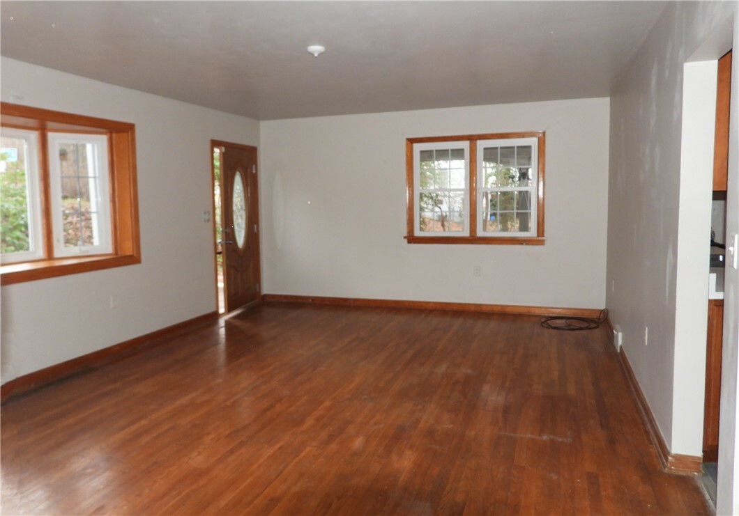 Property Photo:  457 Spring Run Rd  PA 15108 