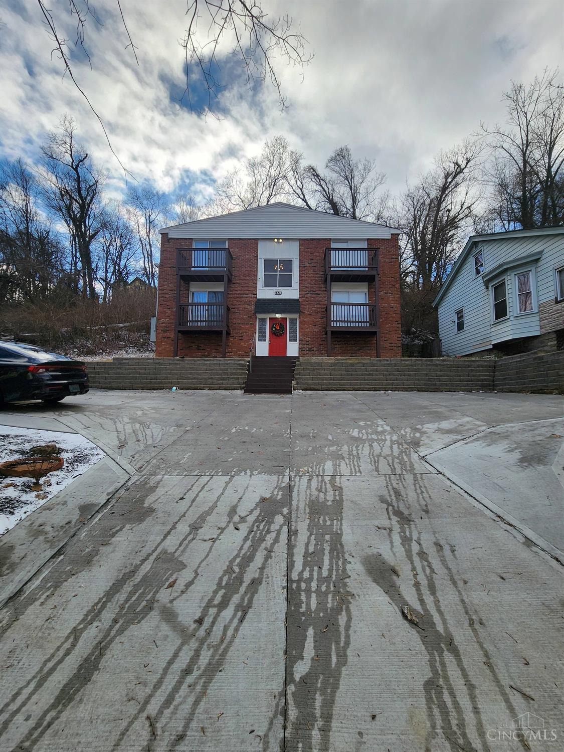 Property Photo: 2823 Glenway Avenue OH 45204