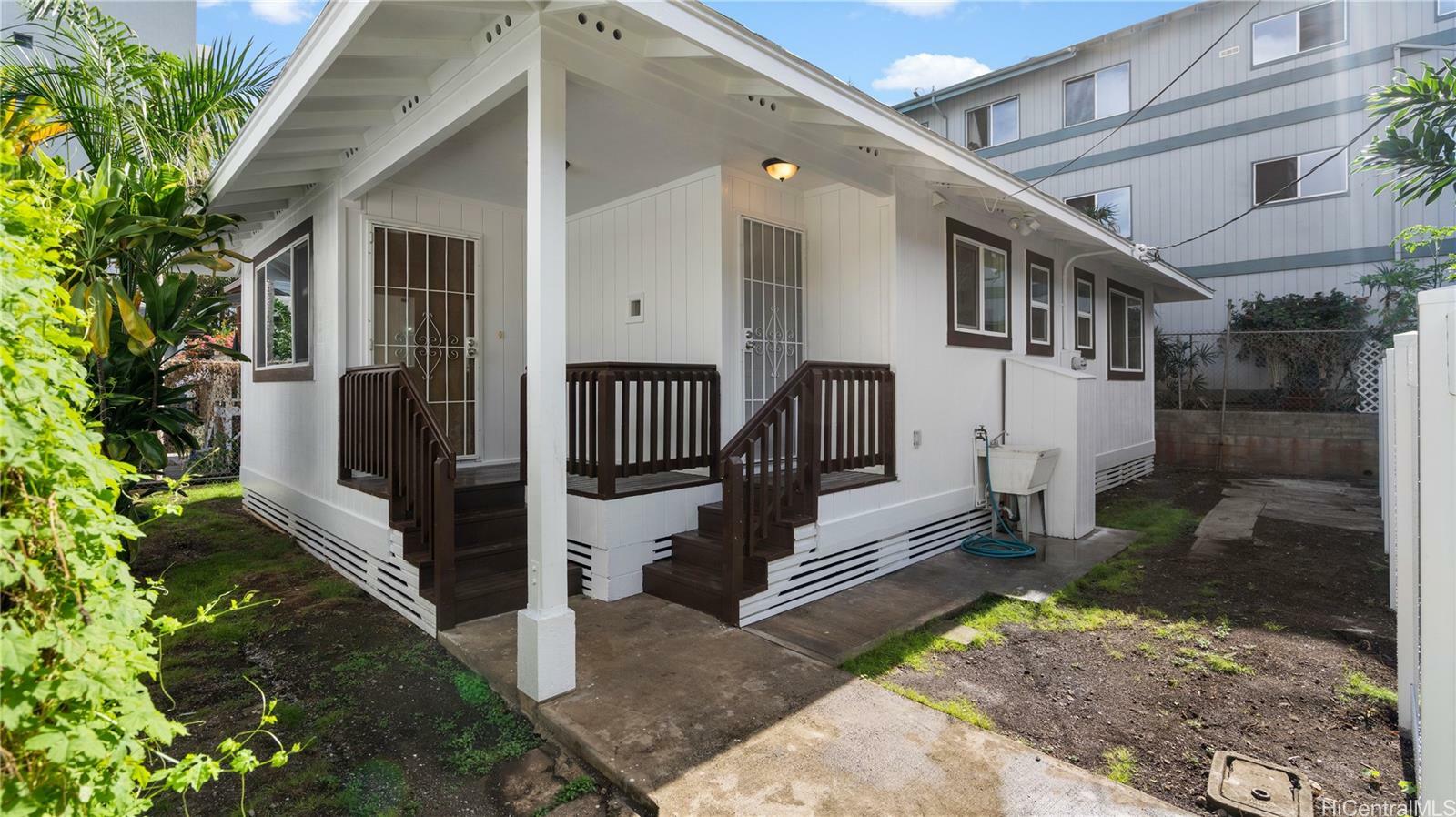 Property Photo:  1119 Banyan Street C  HI 96817 