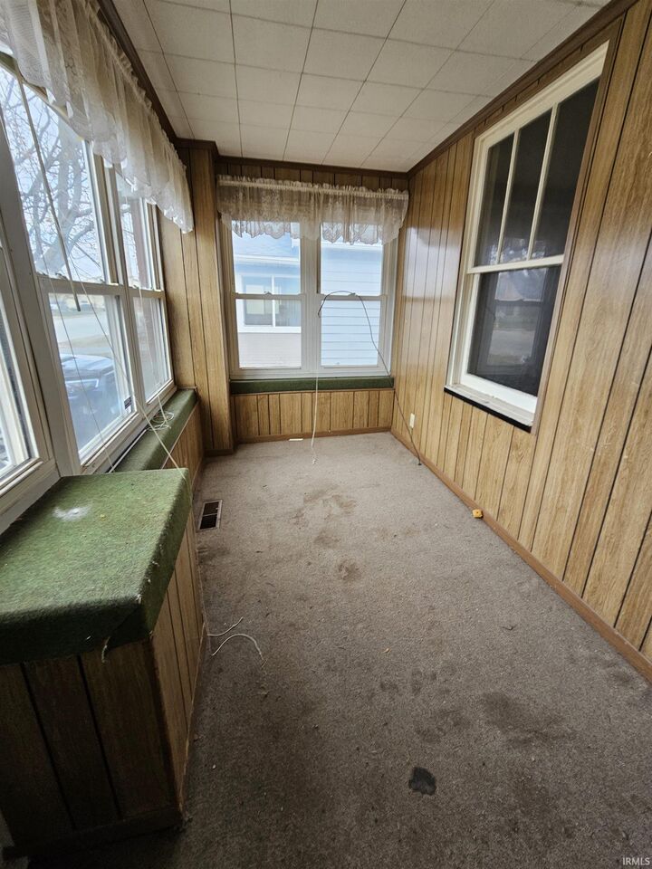 2 bed Evansville home for sale 2011 Stringtown Road, Evansville, IN 47711