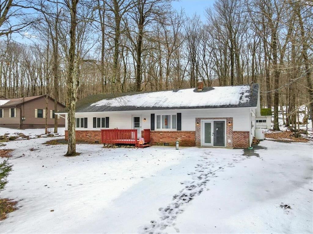 Property Photo: 1509 Locust Lane PA 18347