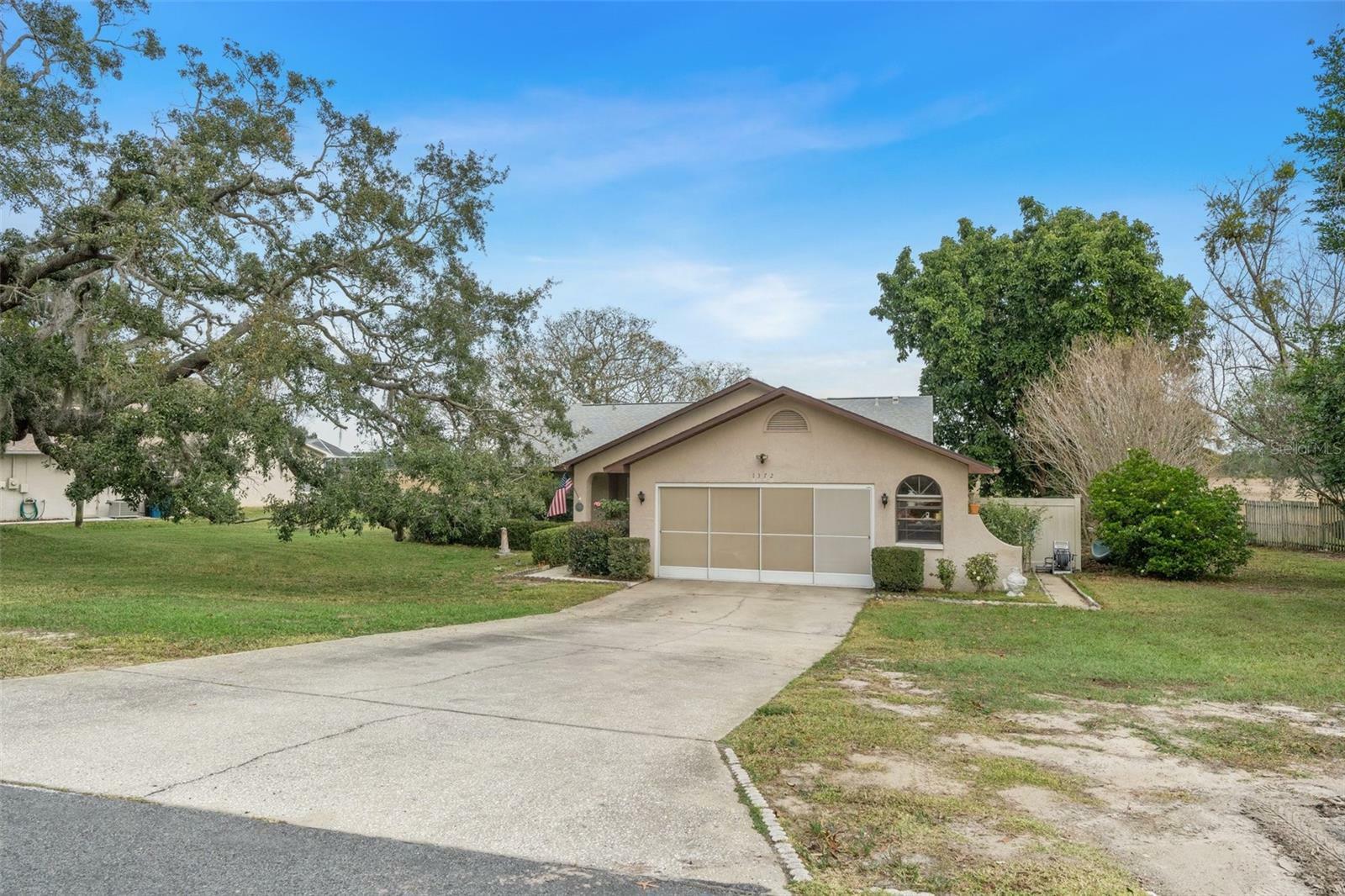 Property Photo:  1372 Ivydale Road  FL 34606 