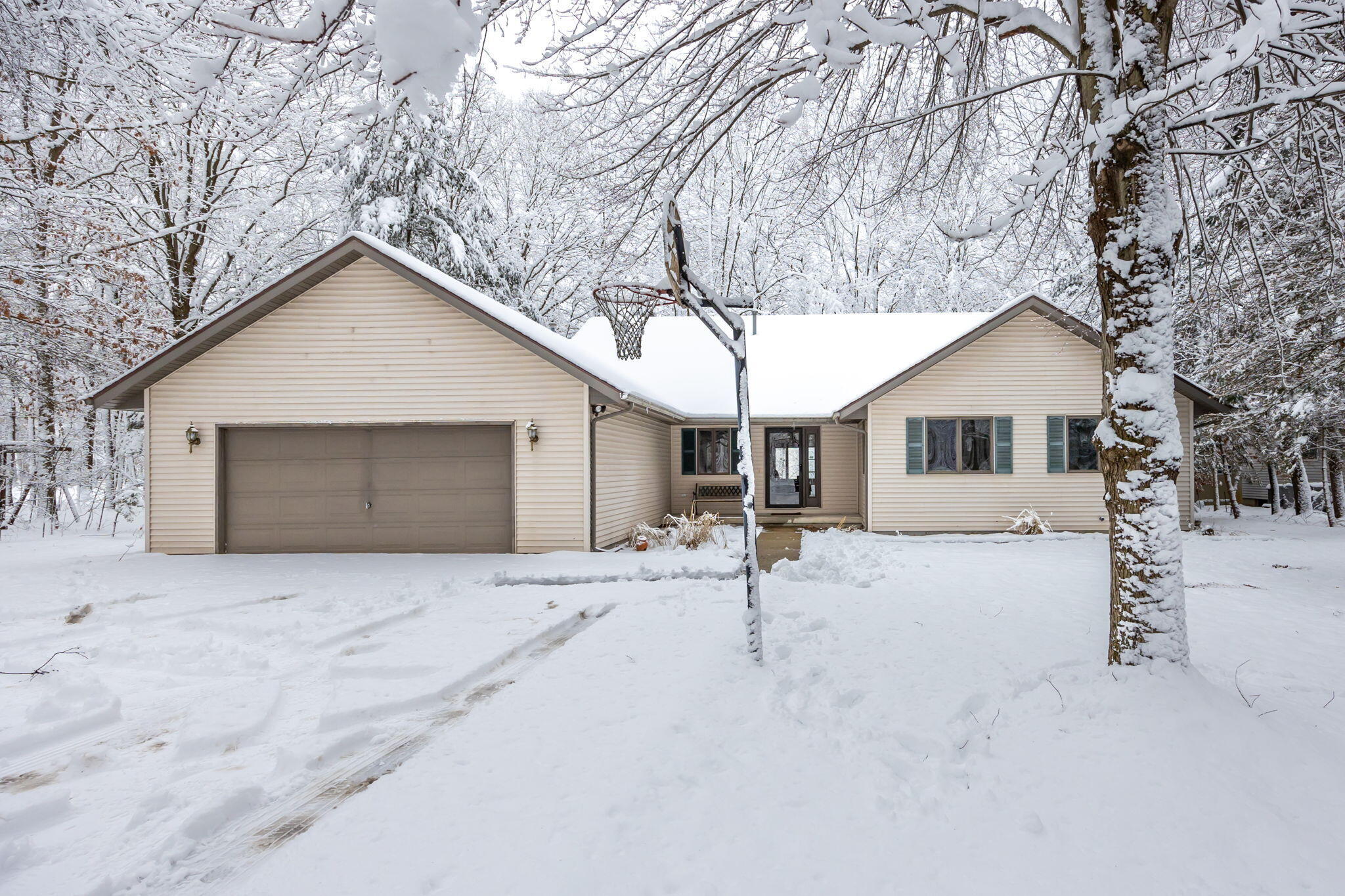 Property Photo: 9877 Sunset Drive MI 49346