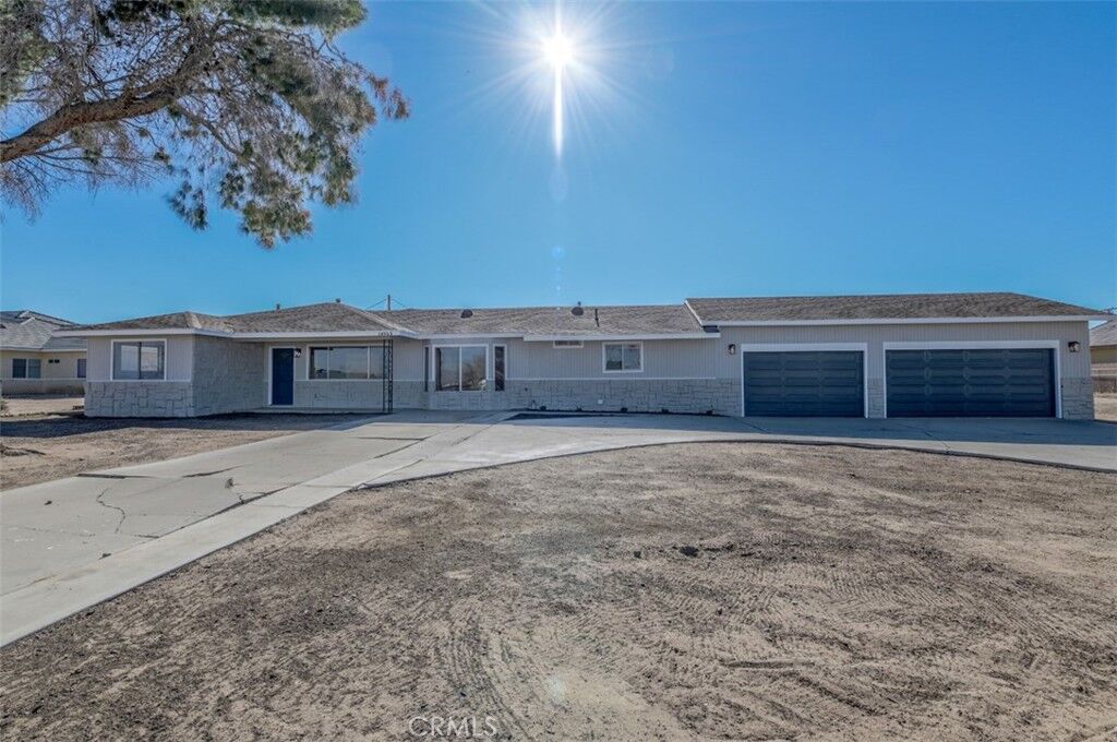 Property Photo:  14963 Bonanza Road  CA 92392 