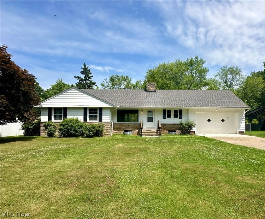 Property Photo:  407 Dumbarton Boulevard  OH 44143 