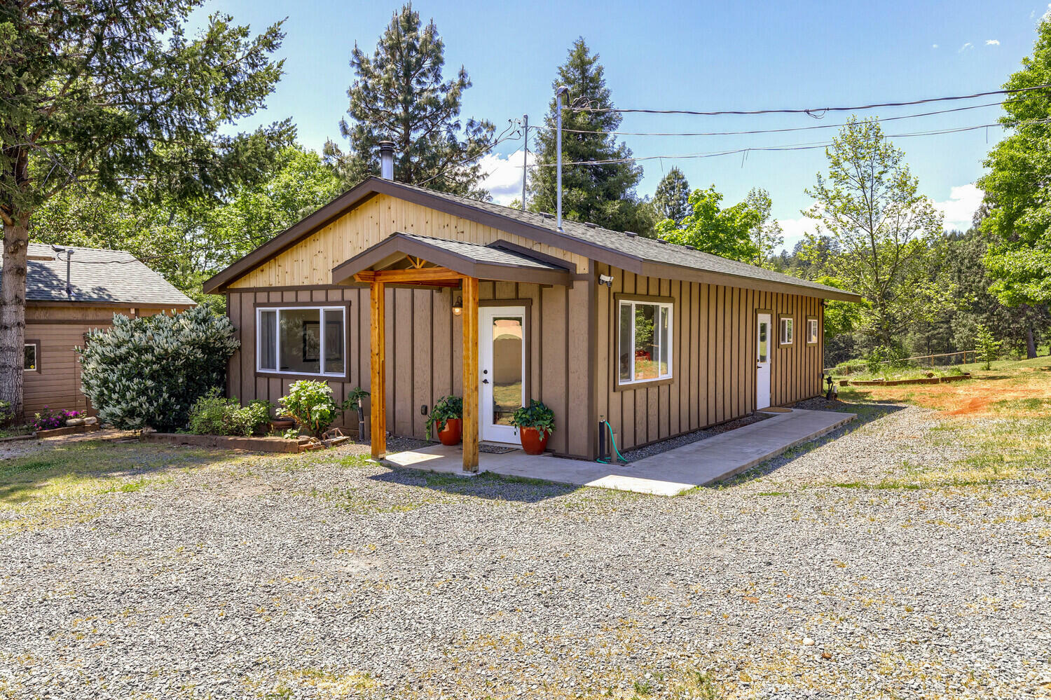 Property Photo:  5916 Tunnel Loop Road  OR 97526 