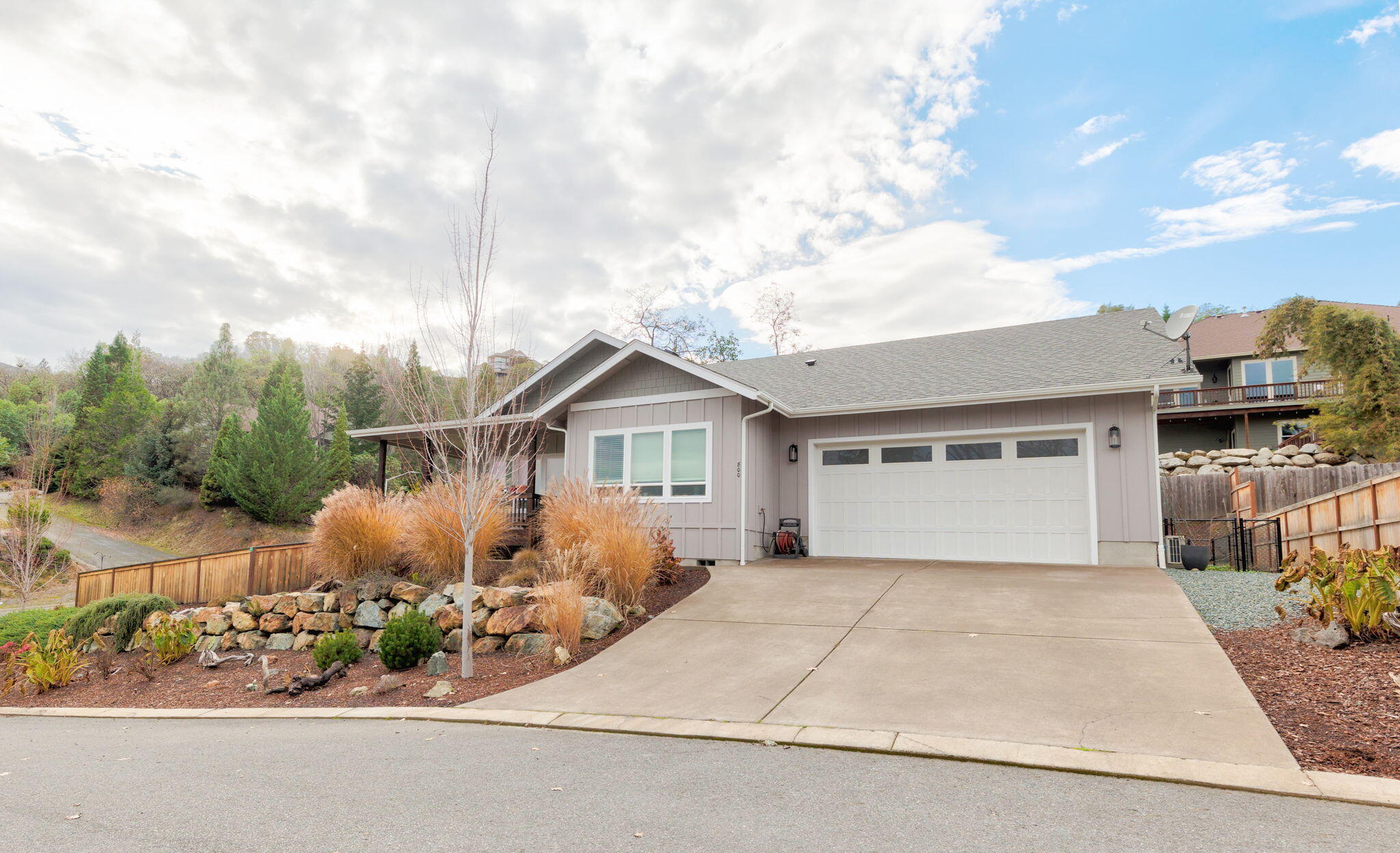 Property Photo: 800 NW Starmont Way OR 97526