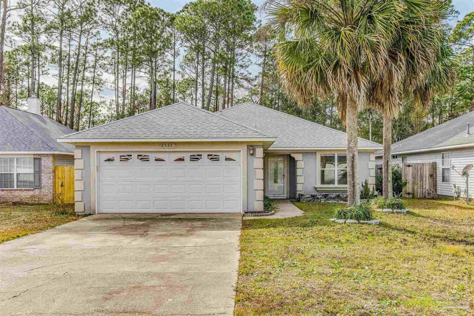 Property Photo:  2533 Gulf Breeze Ave  FL 32507 