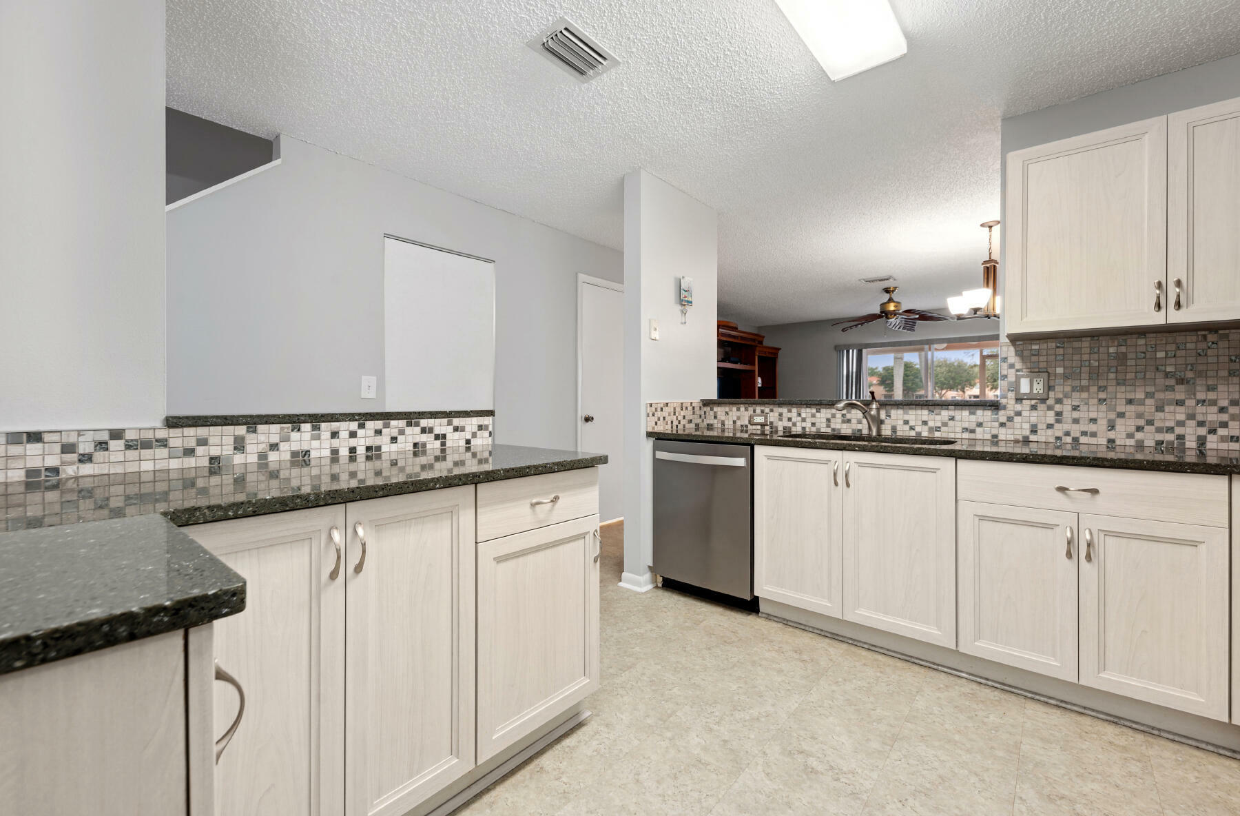 Property Photo:  3941 Kamena Court  FL 33436 