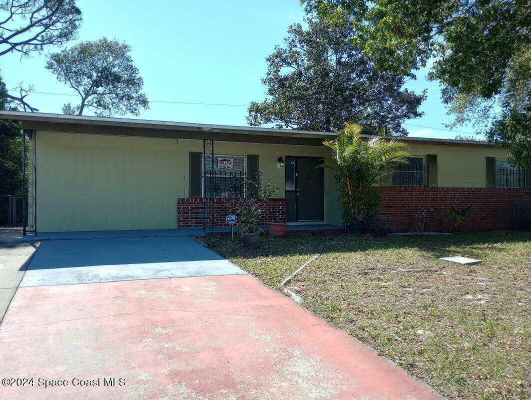 Property Photo: 604 Clarewood Boulevard FL 32796
