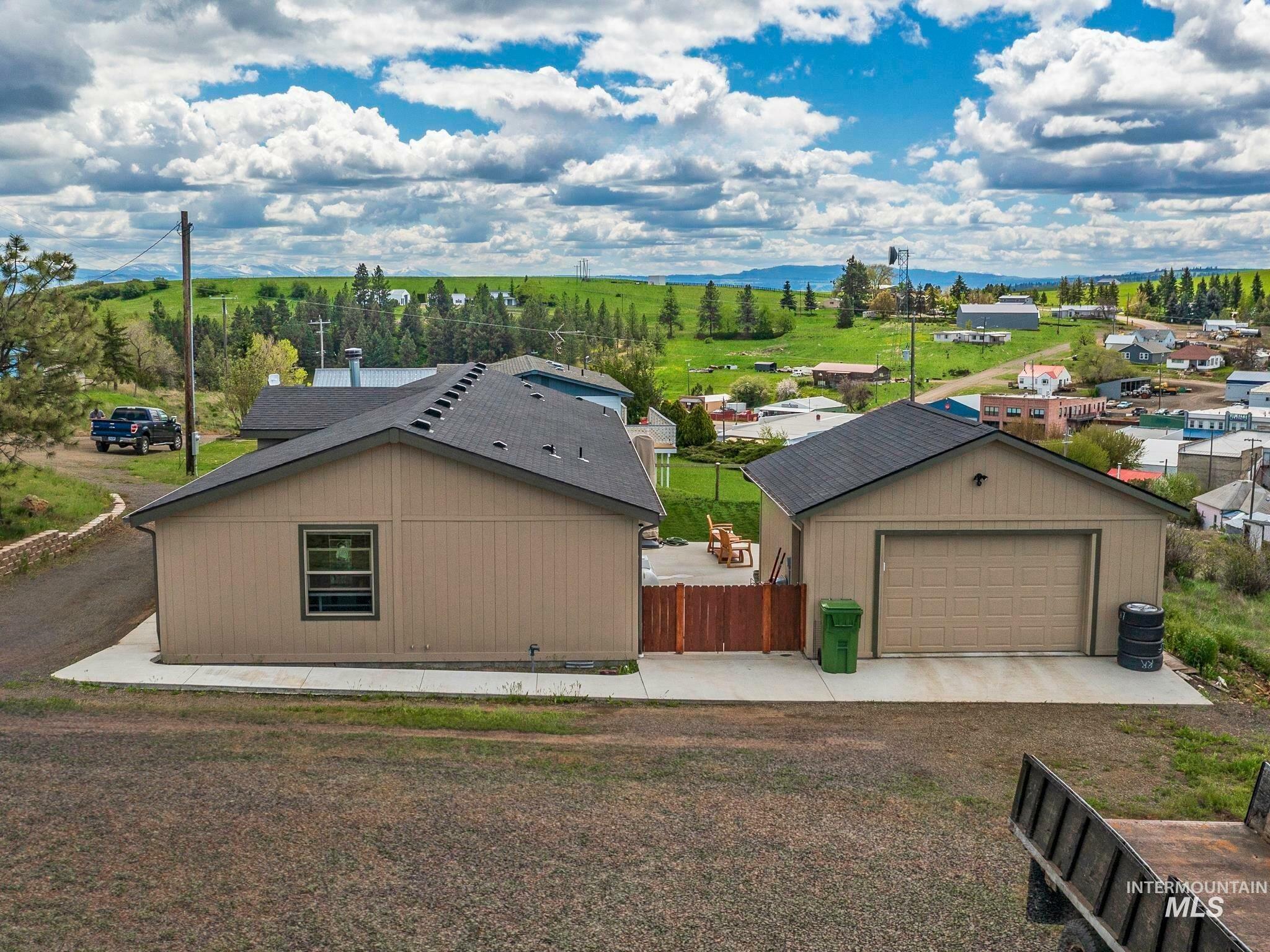 Property Photo:  605 East St.  ID 83522 