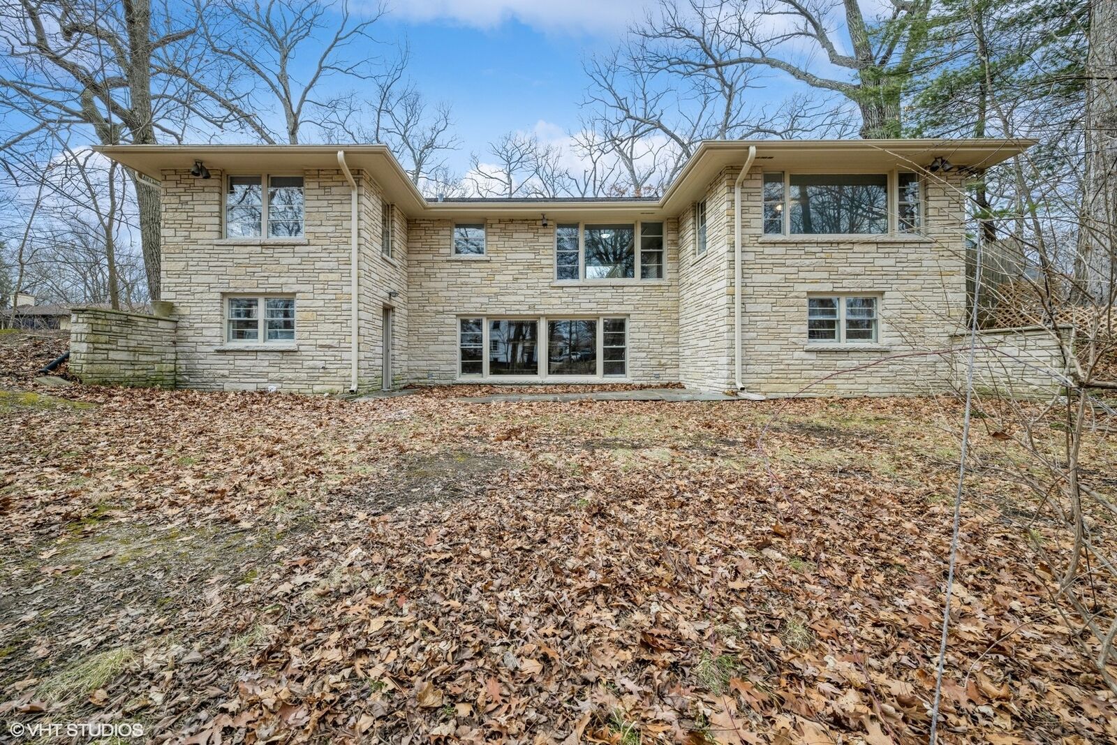 Property Photo: 1555 Willow Street IL 60045