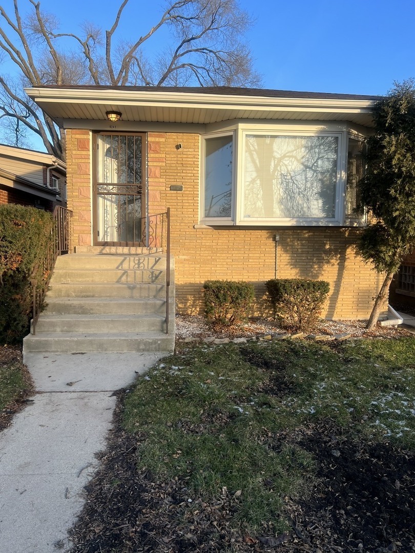 Property Photo:  9241 S Emerald Avenue  IL 60620 