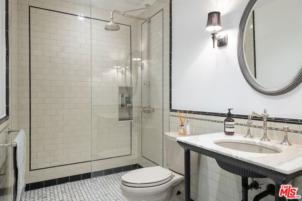 Property Photo: 1317 Cordell Place CA 90069