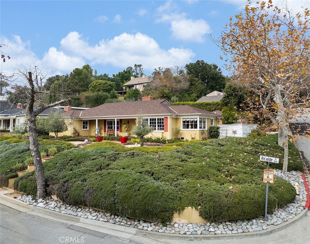 Property Photo:  1075 Alcalde Drive  CA 91207 