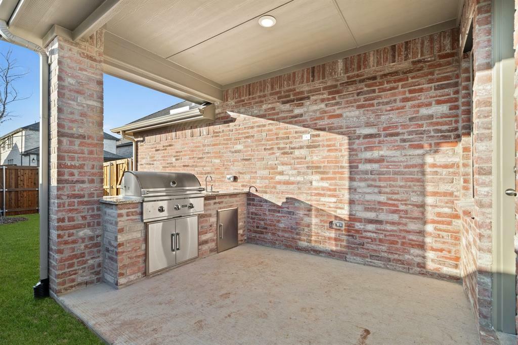 Property Photo:  8105 Meadow Valley Drive  TX 75071 