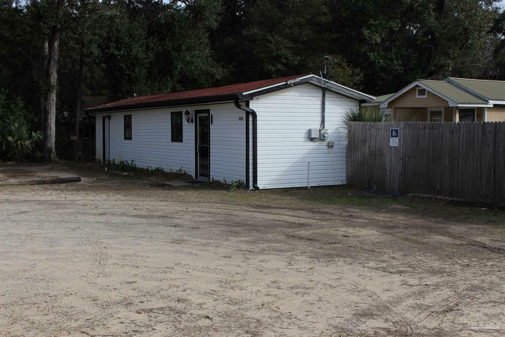 Property Photo:  2515 E Johnson Ave  FL 32514 