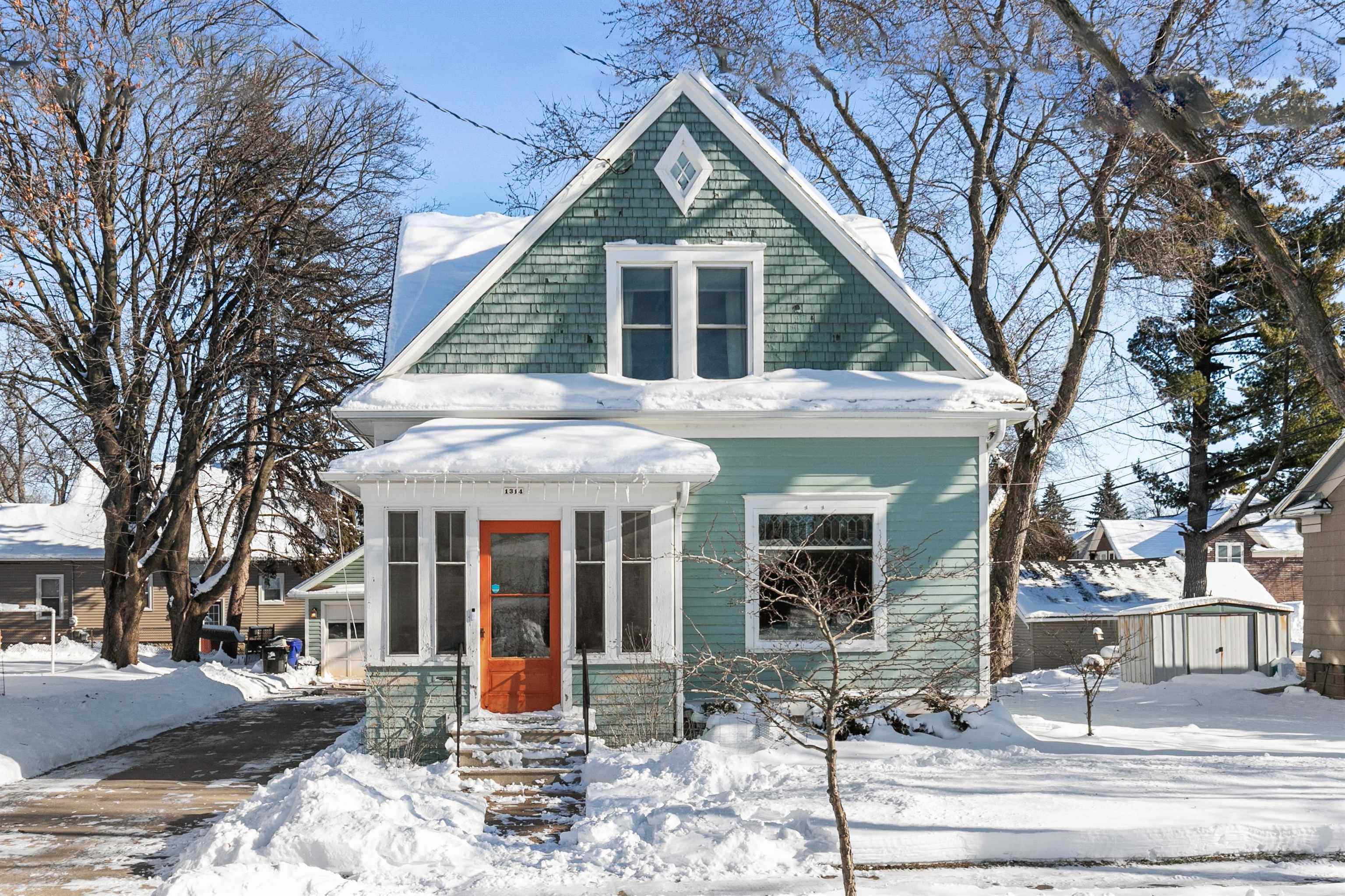 Property Photo:  1314 N Durkee Street  WI 54911-3709 