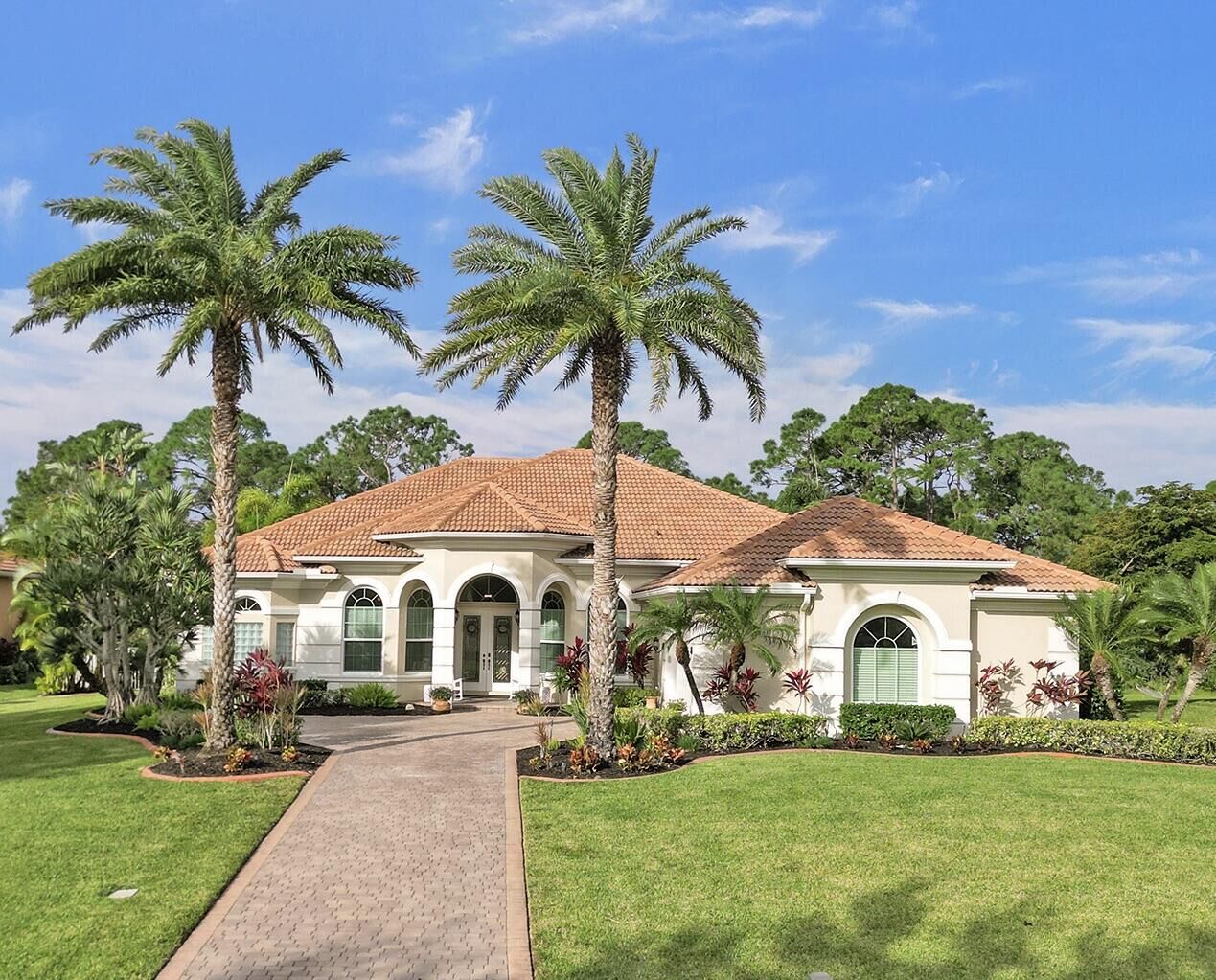 Property Photo:  655 SW Squire Johns Lane  FL 34990 