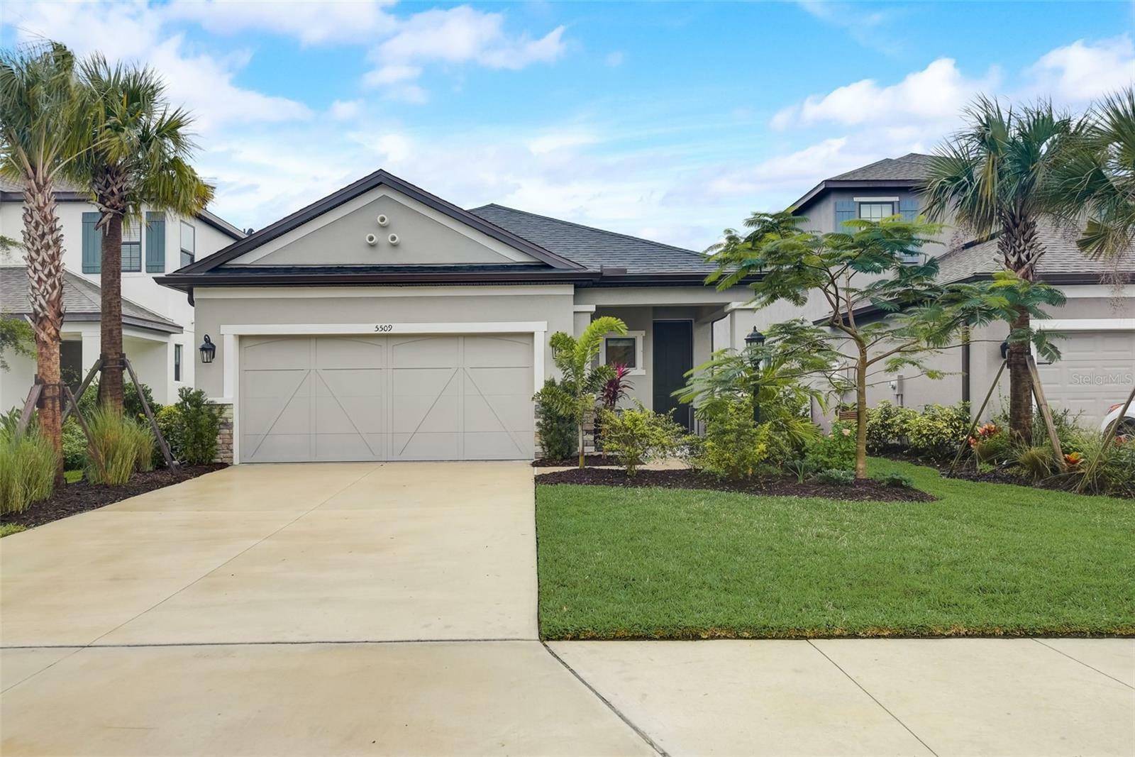 Property Photo:  5509 Summit Glen  FL 34203 