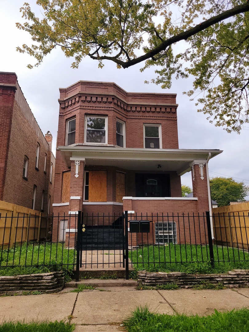 Property Photo: 314 N Latrobe Avenue IL 60644