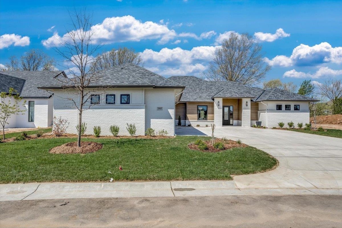 Property Photo:  1903 N Veranda St  KS 67206 